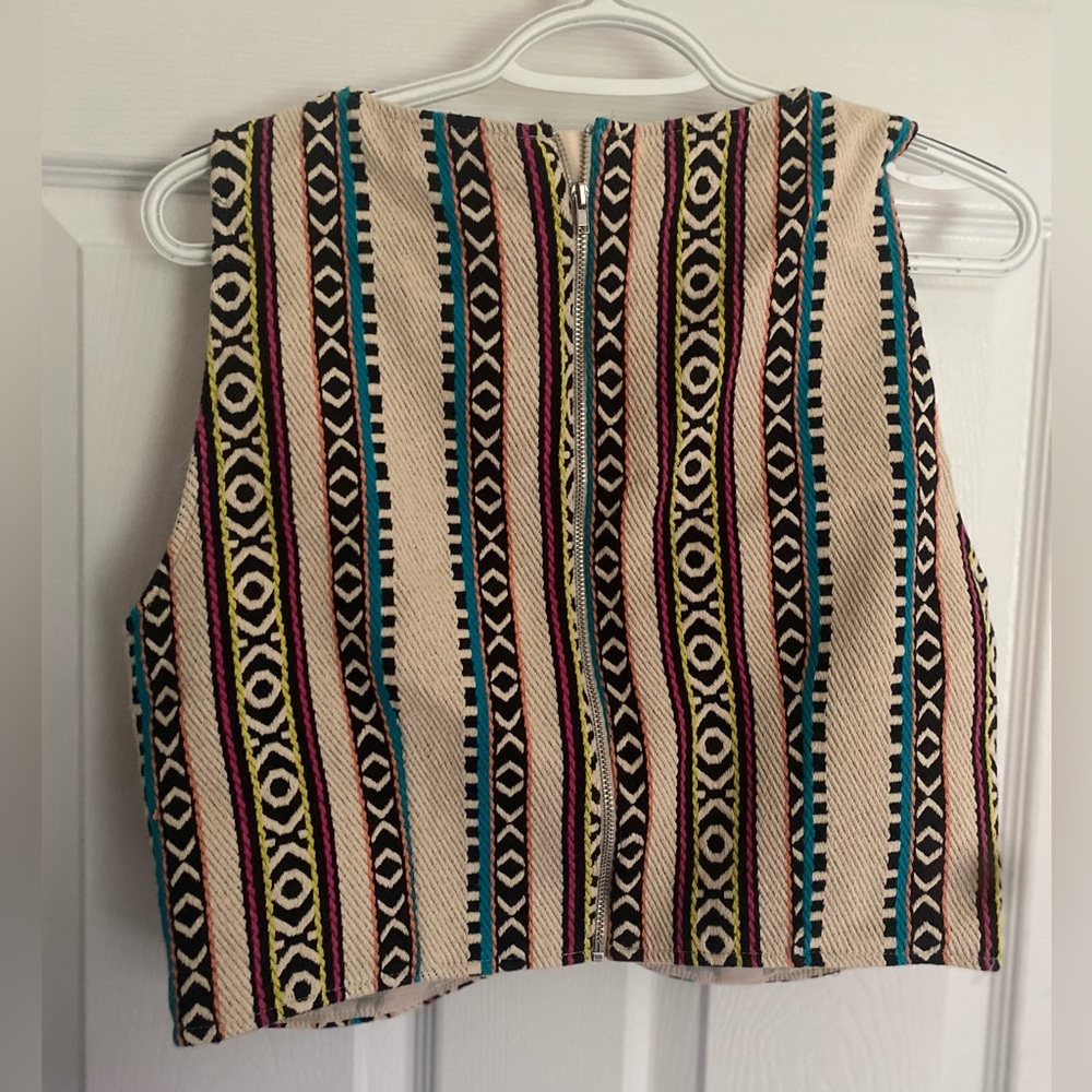 Geometric Patterned crop top - Picture 4 of 4